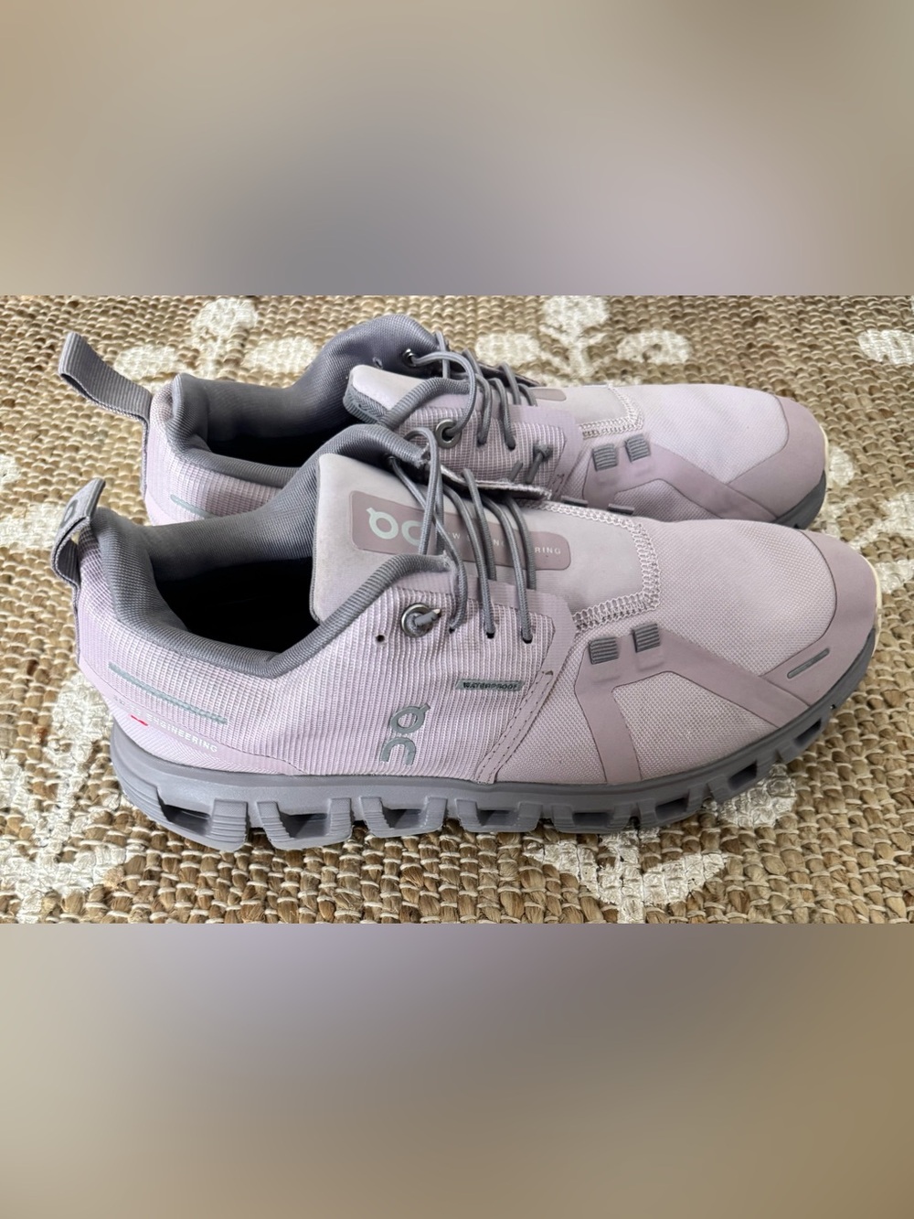 On Running Cloud Waterproof Shoes in Lavender